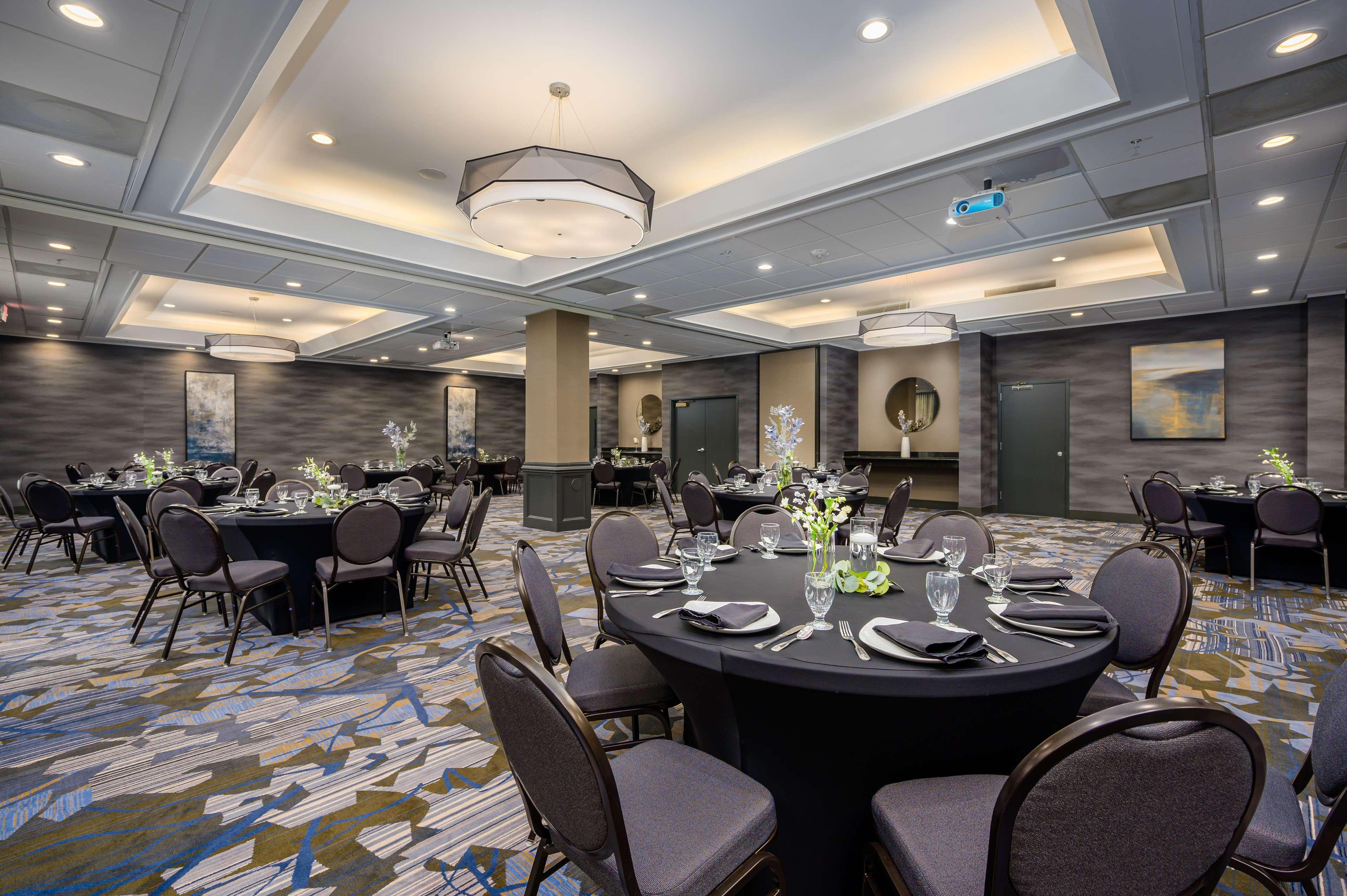 Отель Doubletree By Hilton Raleigh Midtown, Nc Экстерьер фото
