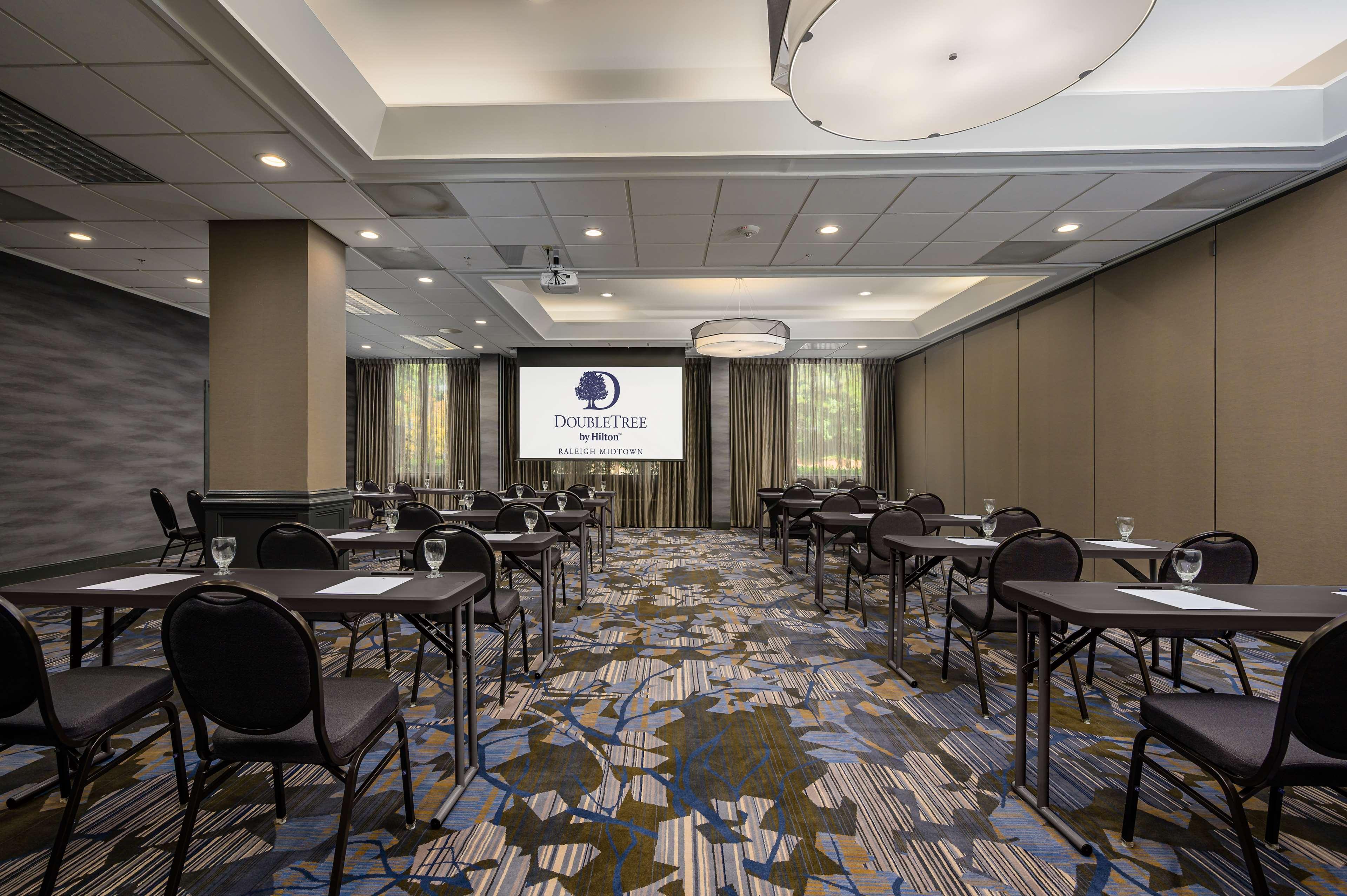 Отель Doubletree By Hilton Raleigh Midtown, Nc Экстерьер фото