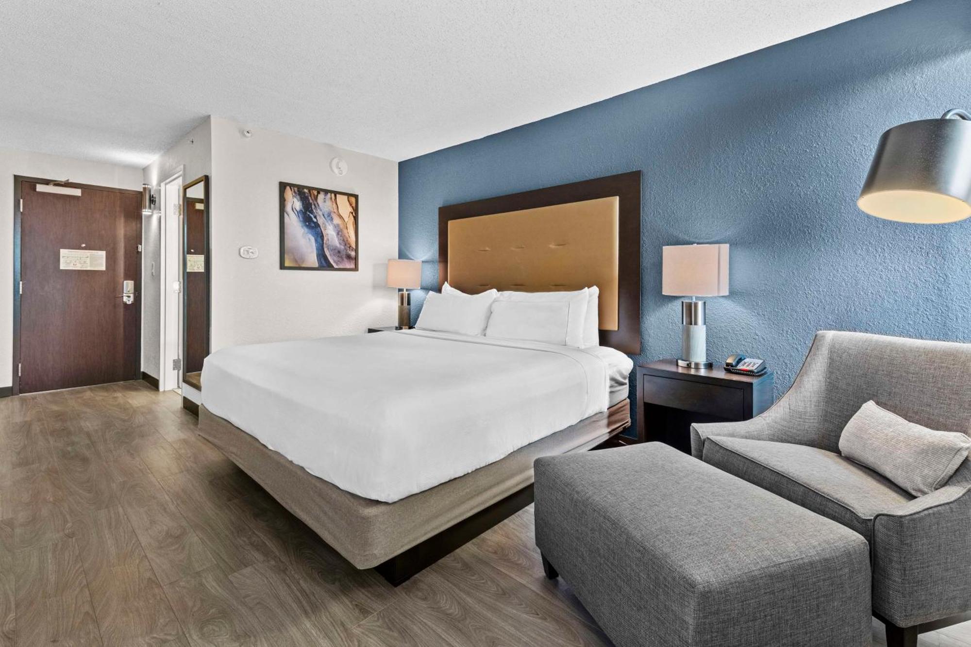 Отель Doubletree By Hilton Raleigh Midtown, Nc Экстерьер фото