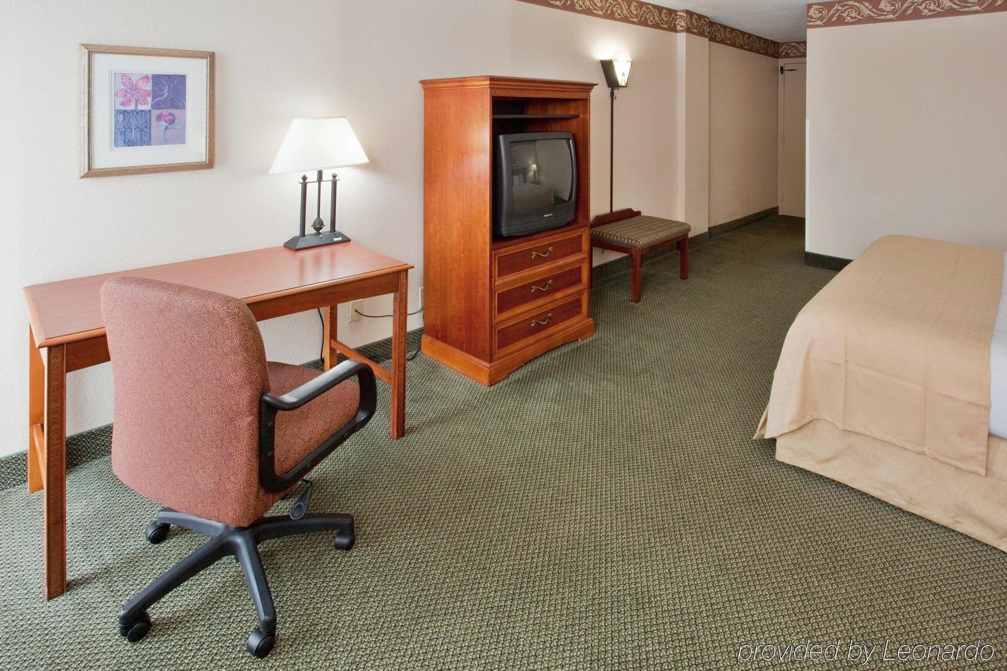 Отель Doubletree By Hilton Raleigh Midtown, Nc Номер фото